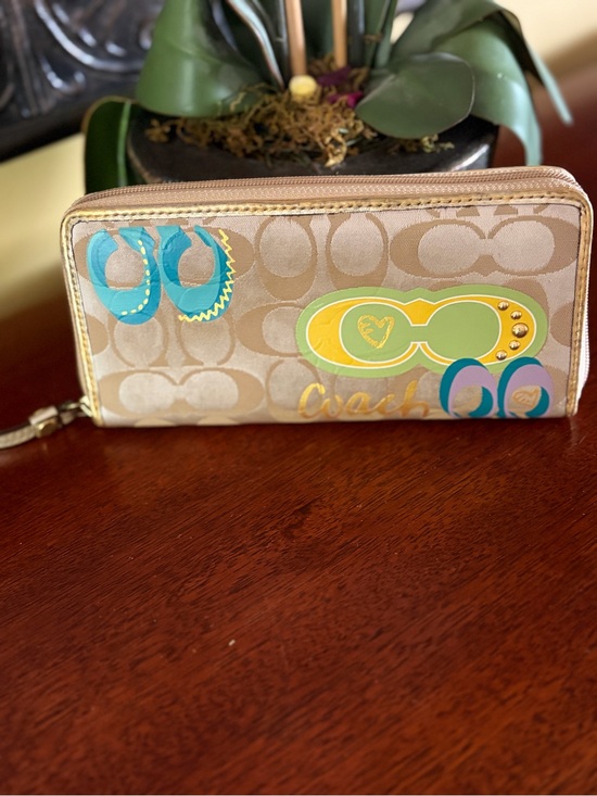 Coach Handbags - Coach Vintage Poppy Signature Graffiti Beige Zip Around Wallet